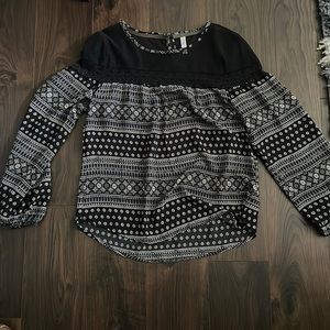 Black & white long sleeve shirt. Worn once. Small